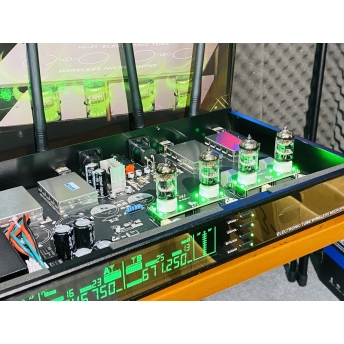 Micro Bóng Tube Cao Cấp MTMAX M2Pro, Bắt Sóng Xa Đến 120 Mét Tần Số UHF Cực Cao UHF 640-690 MHz Cùng Công Nghệ Cảm Biến Tự Ngắt Hiện Đại, Thiết Kế Sang Trọng Khi Setup Mọi Không Gian 