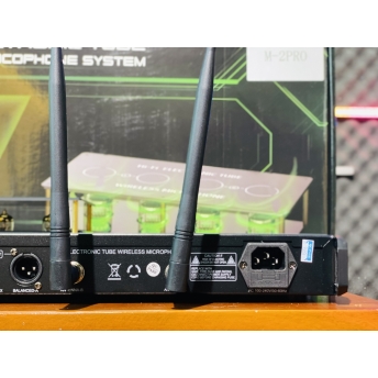 Micro Bóng Tube Cao Cấp MTMAX M2Pro, Bắt Sóng Xa Đến 120 Mét Tần Số UHF Cực Cao UHF 640-690 MHz Cùng Công Nghệ Cảm Biến Tự Ngắt Hiện Đại, Thiết Kế Sang Trọng Khi Setup Mọi Không Gian 