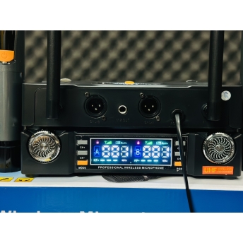 Micro Đầu Thu MTMAX K46Pro Đèn LED RGB Micro Karaoke Cao Cấp Tần Số UHF, Hút Âm Tốt, Bắt Sóng Xa Ổn Định, Chống Hú Tốt