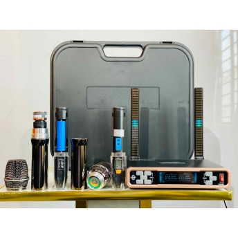 Micro Karaoke P2Plus UHF Siêu Độc Đáo Với Đèn LED RGB và Micro Hát Nhẹ, Hút Tiếng, Chống Hú Rít